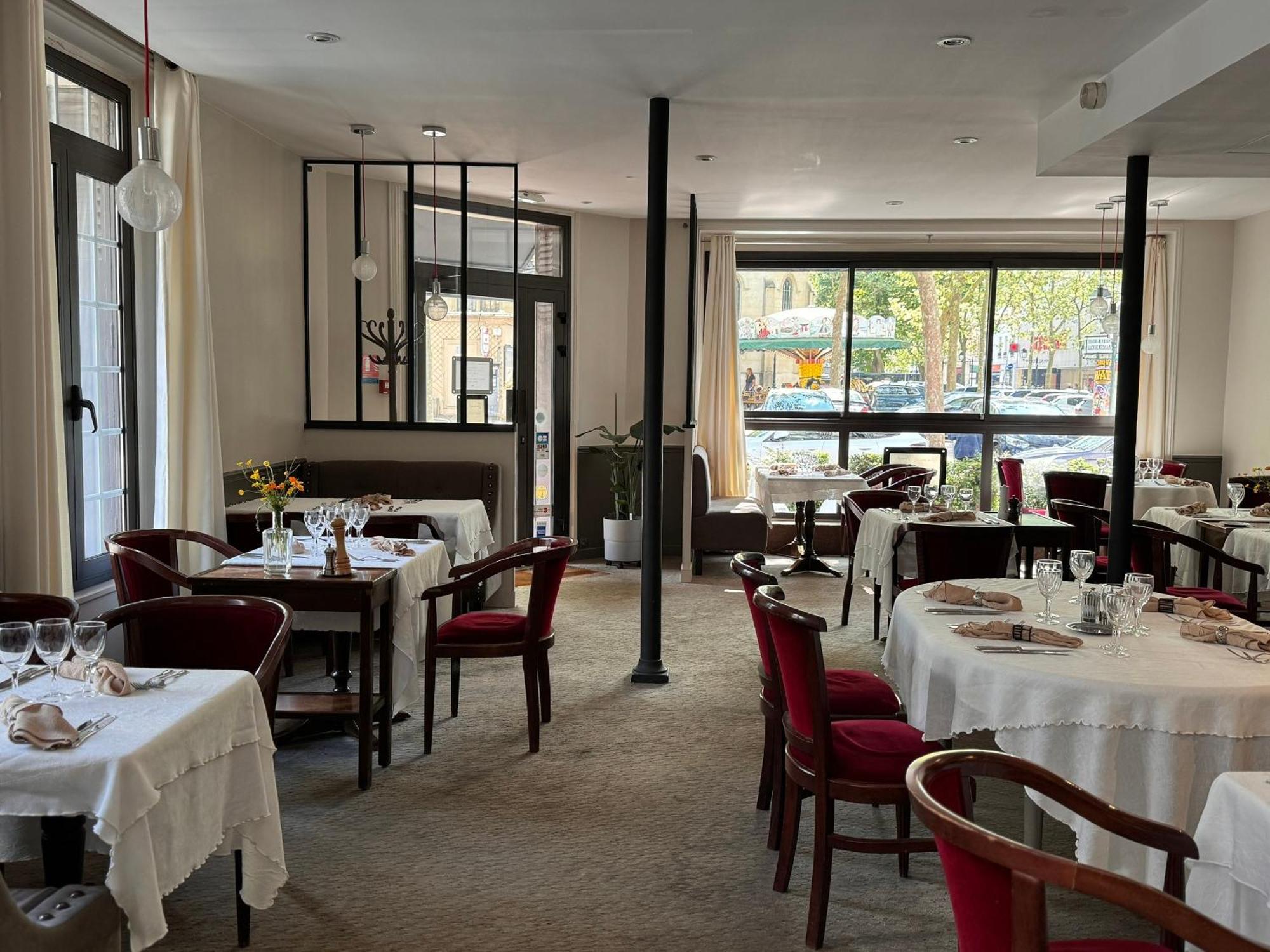 Hotel Paris Vesinet- Logis Hotel Restaurant Ле-Везине Экстерьер фото